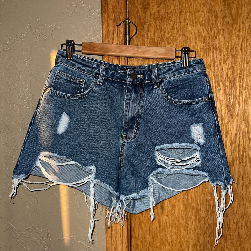 PrettyLittleThing Distressed Jean Shorts